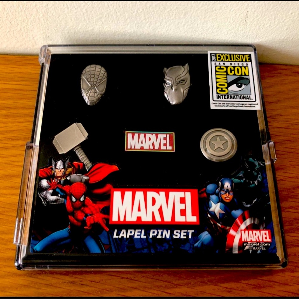 Marvel lapel pin set